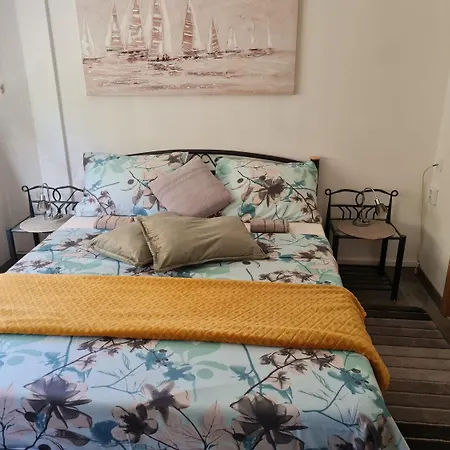 Lovely - Modern & Comfy